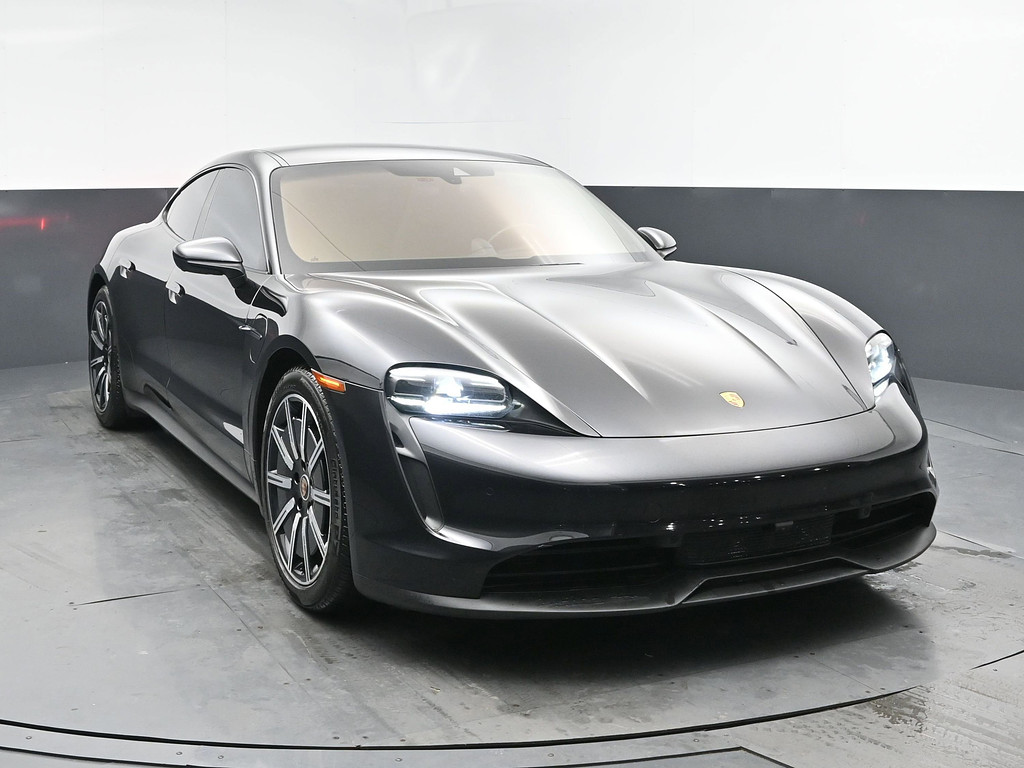 image-1 2022 Porsche Taycan