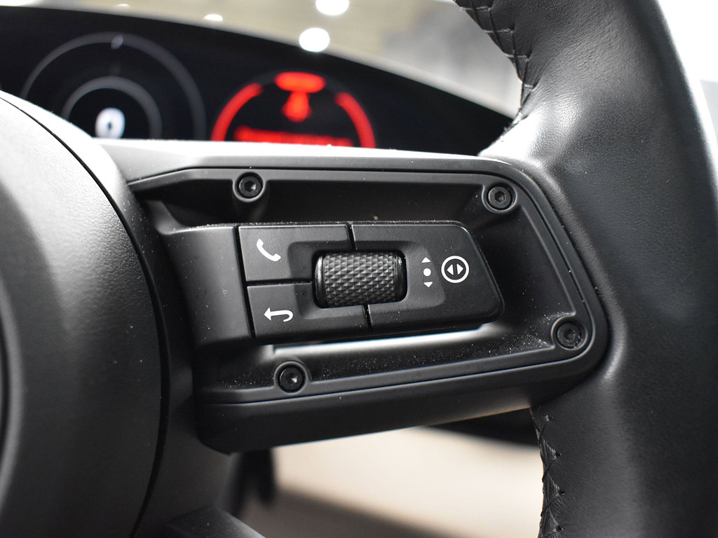 image-5 2022 Porsche Taycan