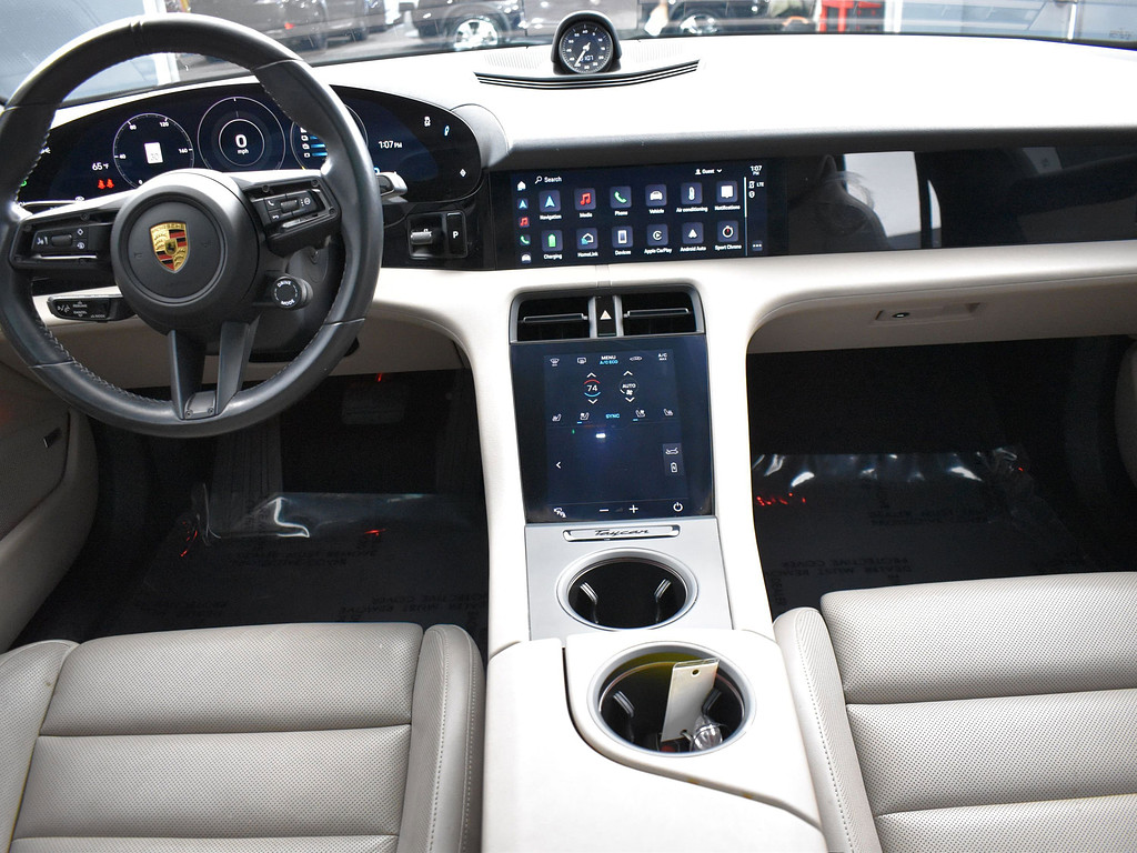 image-12 2022 Porsche Taycan