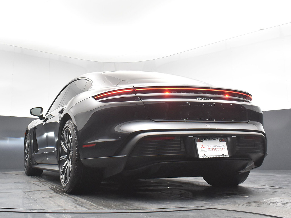 image-24 2022 Porsche Taycan