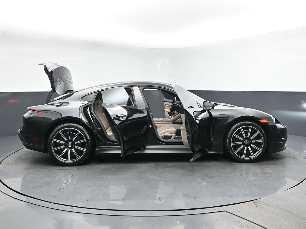image-26 2022 Porsche Taycan