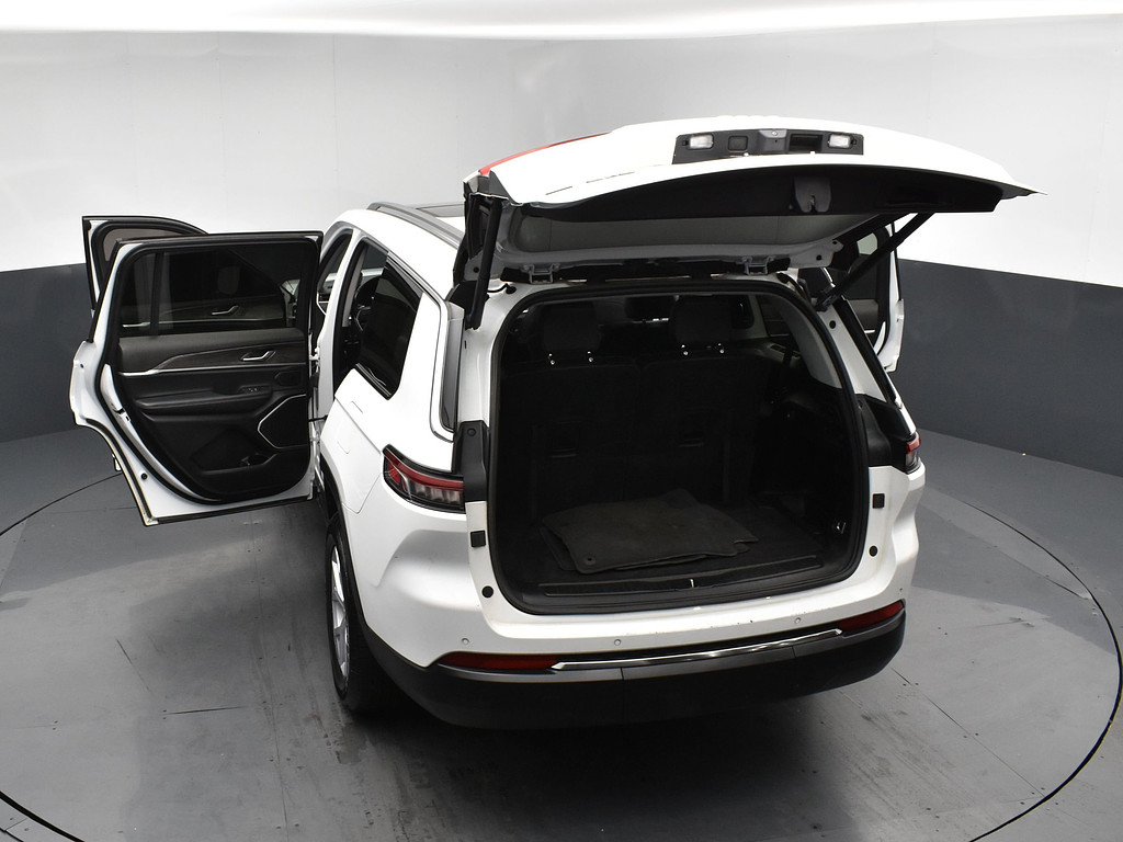 image-10 2022 Jeep Grand Cherokee L