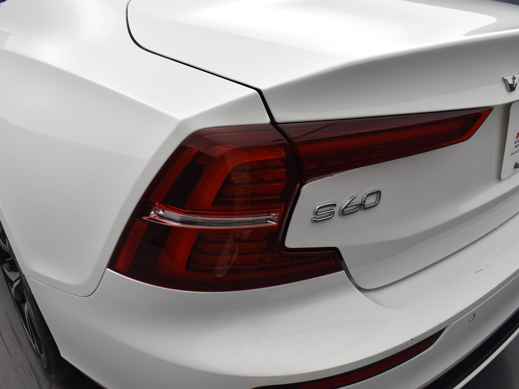 image-7 2024 Volvo S60