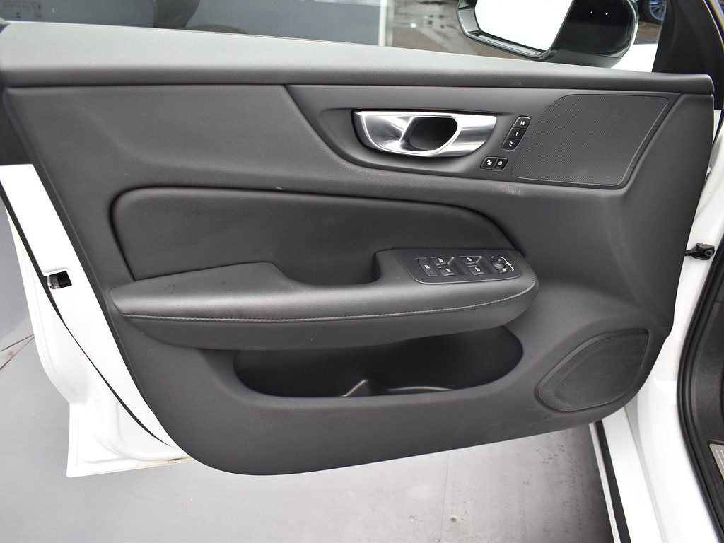 image-8 2024 Volvo S60