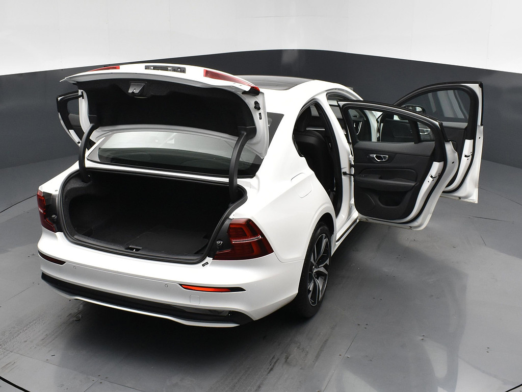 image-25 2024 Volvo S60