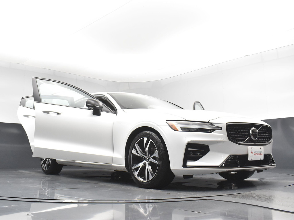 image-30 2024 Volvo S60