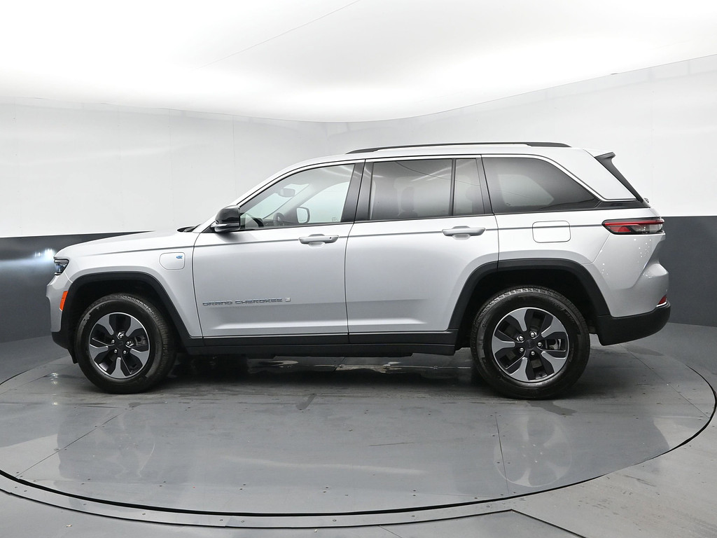 image-3 2023 Jeep Grand Cherokee 4xe