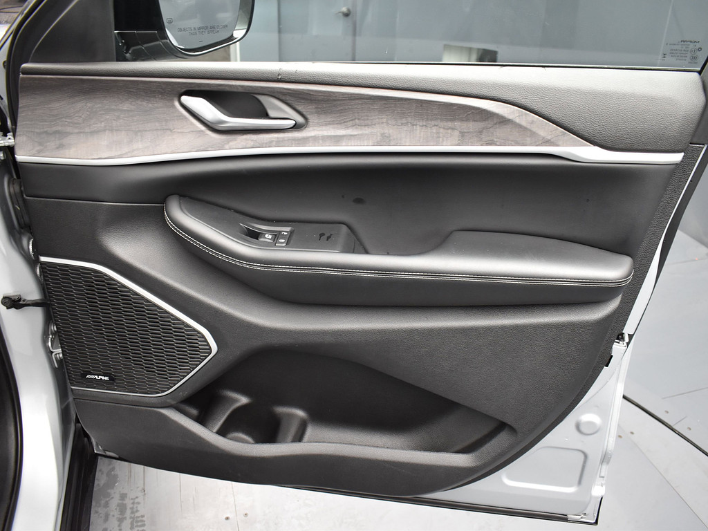 image-5 2023 Jeep Grand Cherokee 4xe