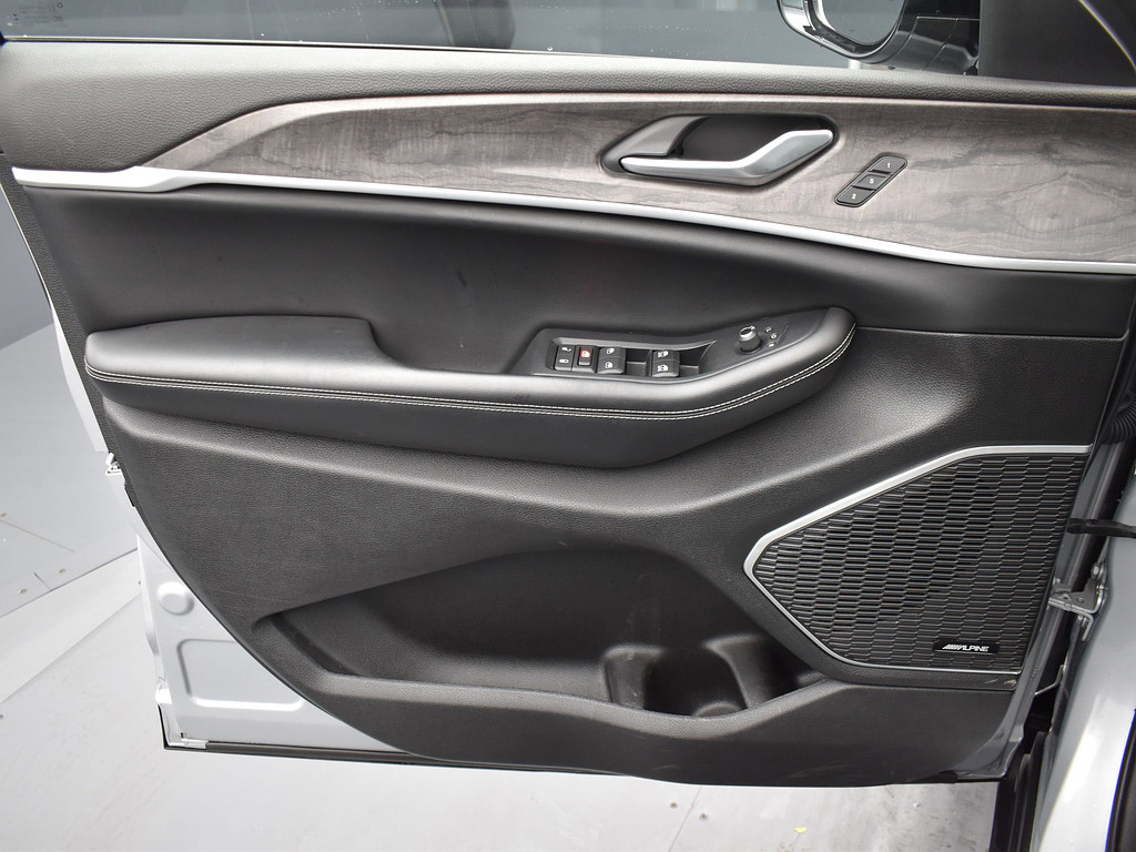 image-10 2023 Jeep Grand Cherokee 4xe