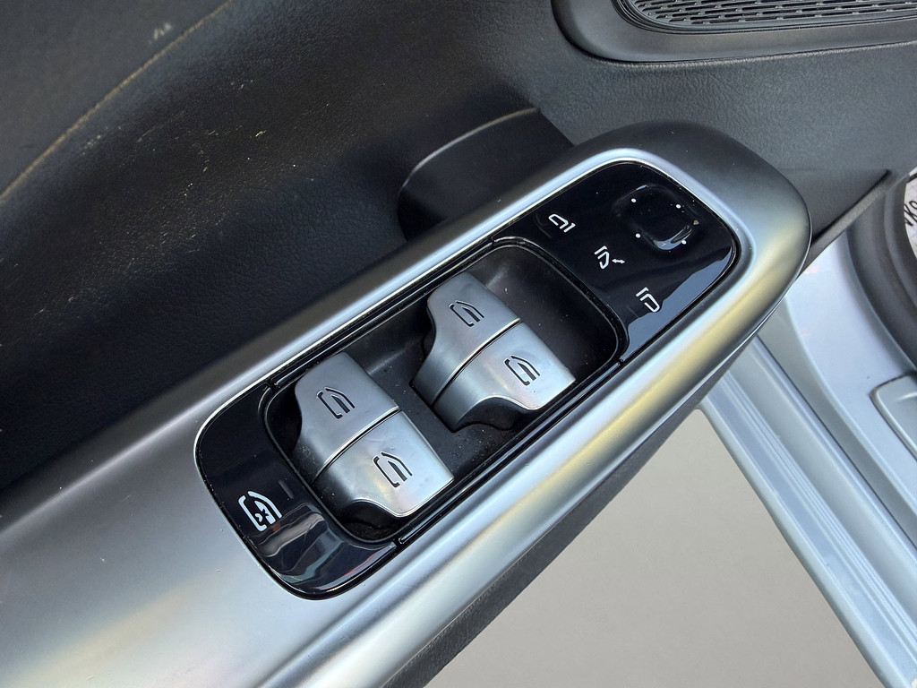 image-25 2022 Mercedes-Benz C-Class