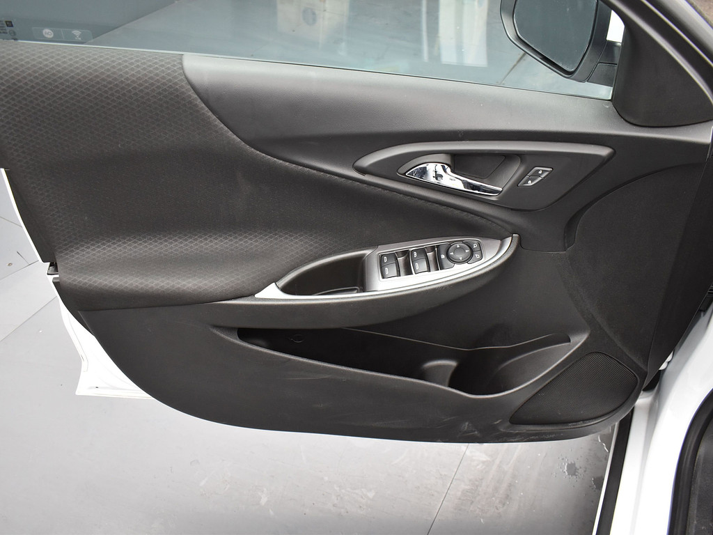 image-8 2023 Chevrolet Malibu