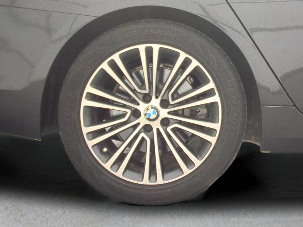 image-6 2019 BMW 5 Series