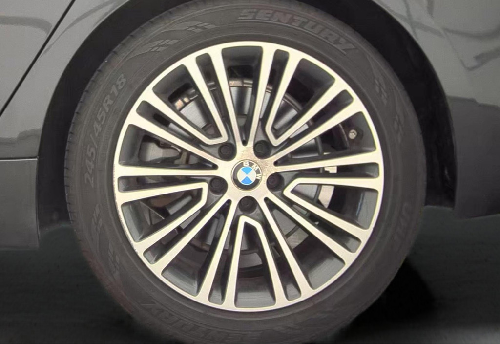 image-9 2019 BMW 5 Series