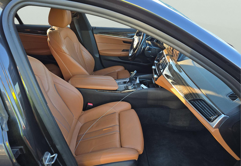 image-14 2019 BMW 5 Series