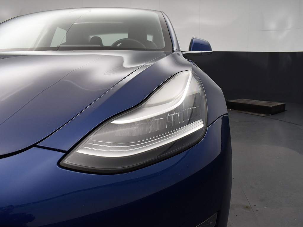 image-4 2020 Tesla Model 3