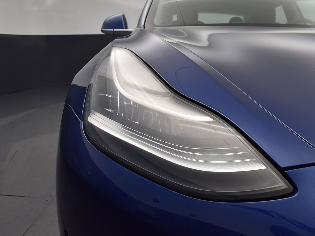 image-5 2020 Tesla Model 3