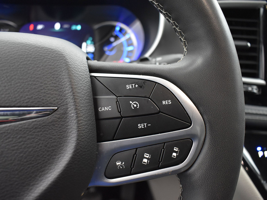 image-10 2023 Chrysler Pacifica