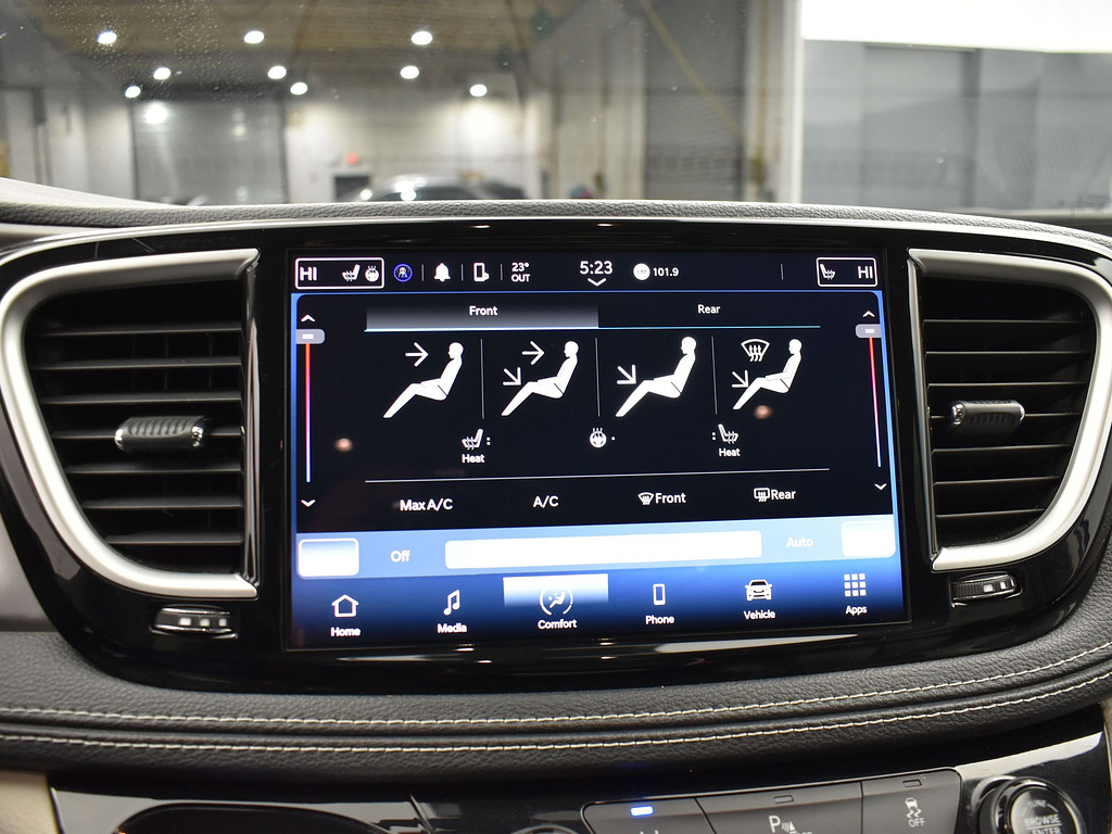 image-11 2023 Chrysler Pacifica