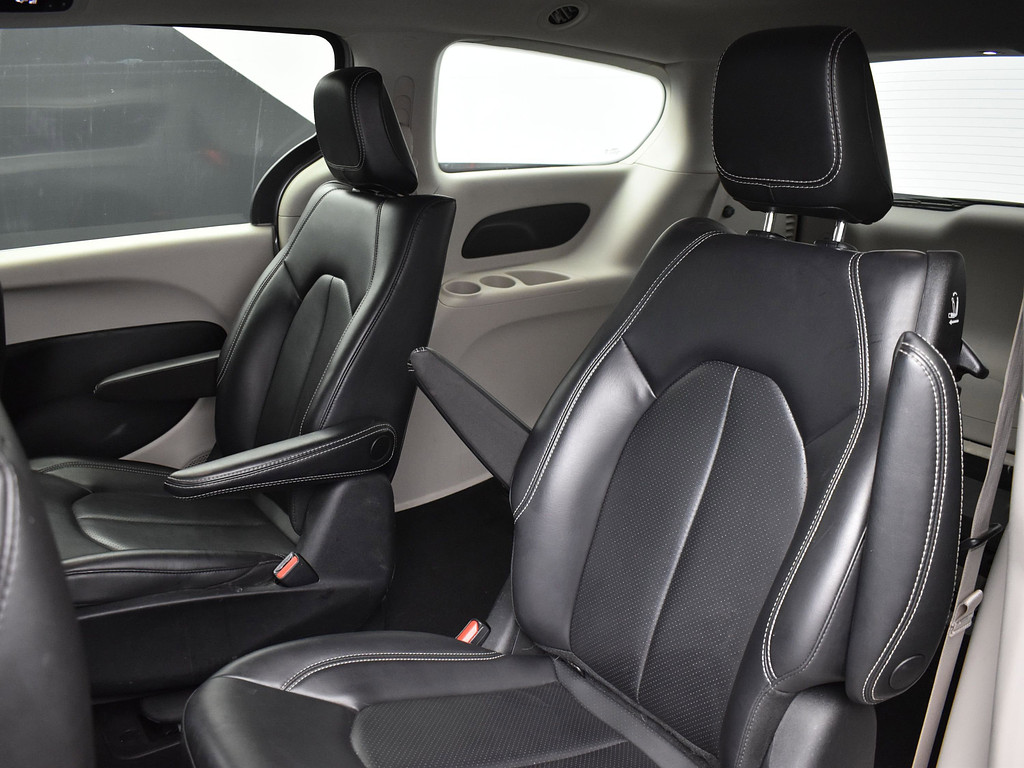 image-16 2023 Chrysler Pacifica