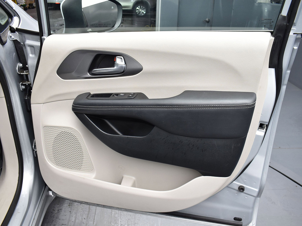 image-18 2023 Chrysler Pacifica