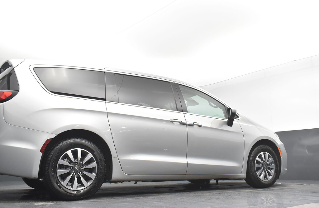 image-24 2023 Chrysler Pacifica