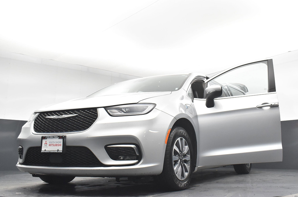 image-32 2023 Chrysler Pacifica