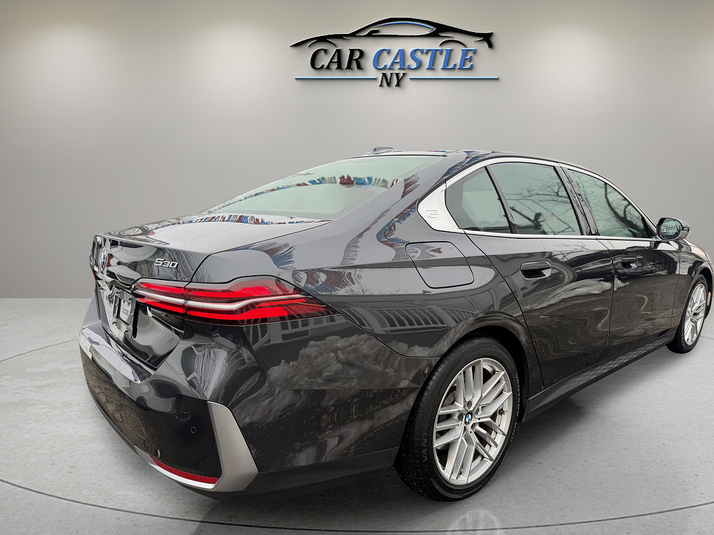 image-4 2024 BMW 5 Series