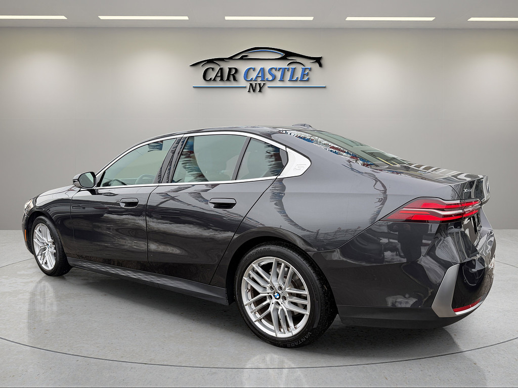 image-9 2024 BMW 5 Series