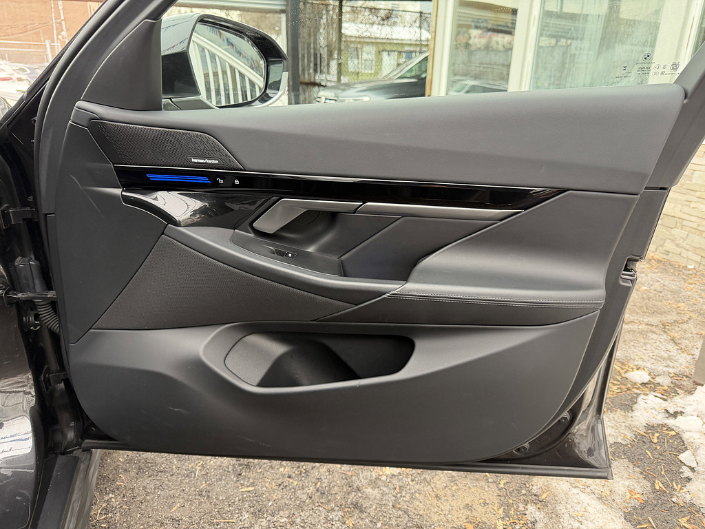 image-25 2024 BMW 5 Series