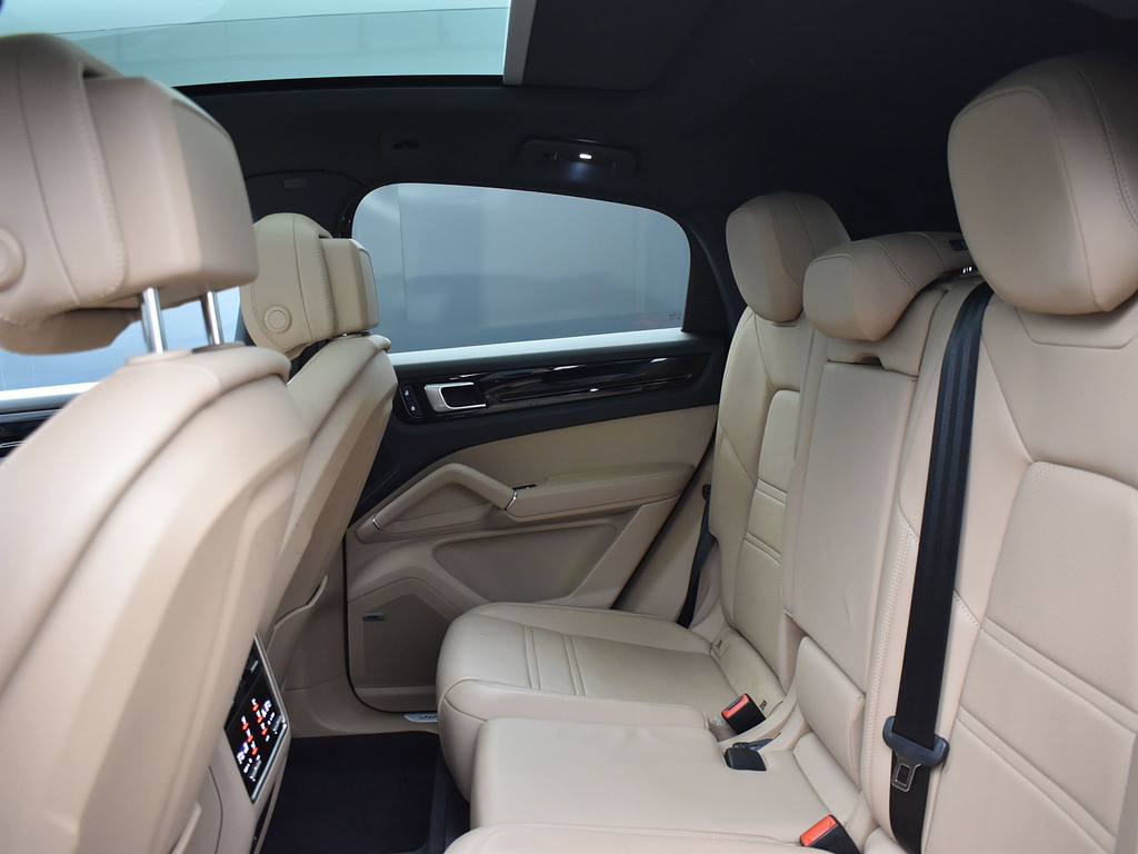 image-7 2022 Porsche Cayenne