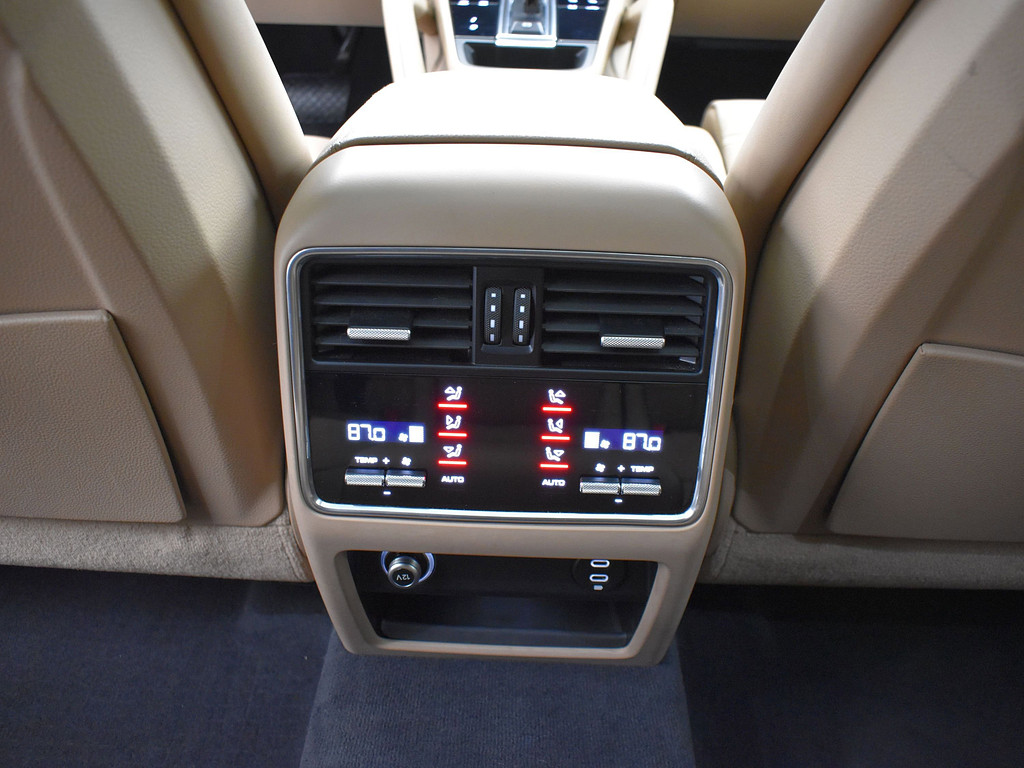 image-9 2022 Porsche Cayenne