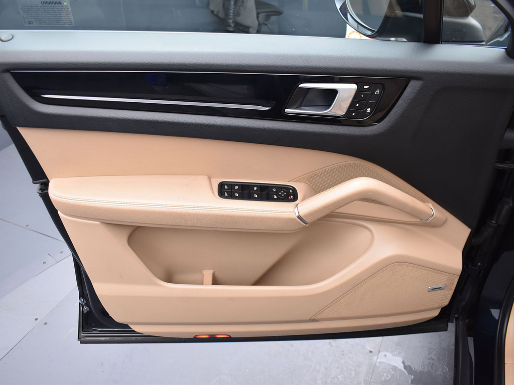 image-13 2022 Porsche Cayenne