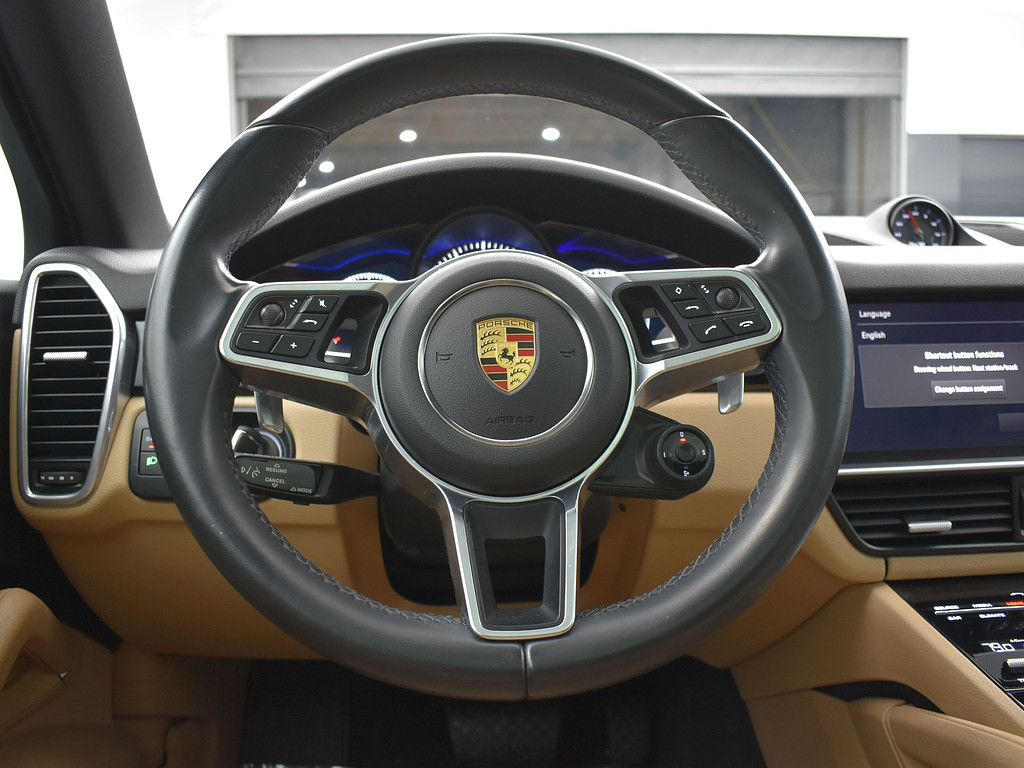 image-15 2022 Porsche Cayenne