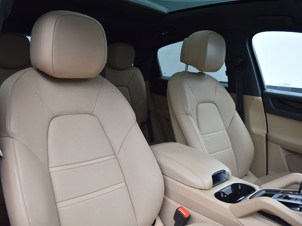 image-16 2022 Porsche Cayenne