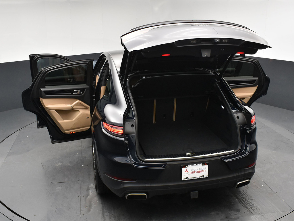 image-23 2022 Porsche Cayenne