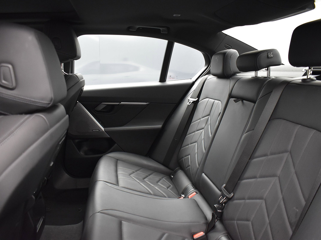 image-6 2024 BMW 5 Series