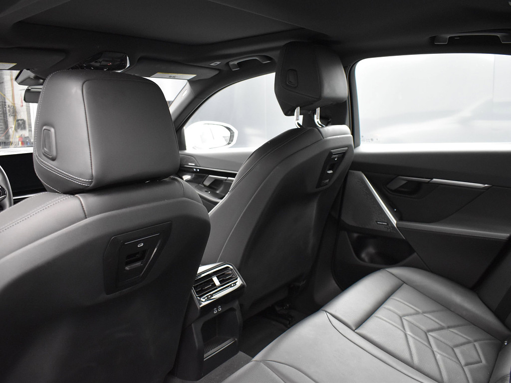 image-7 2024 BMW 5 Series