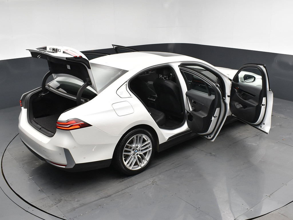 image-26 2024 BMW 5 Series