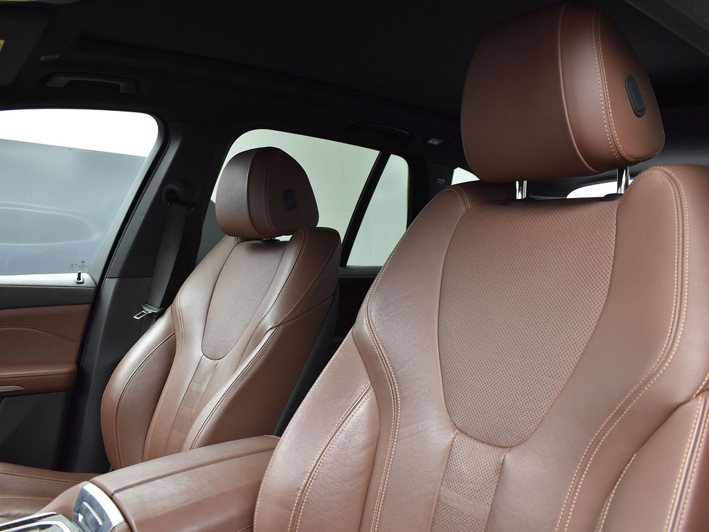 image-10 2020 BMW X5