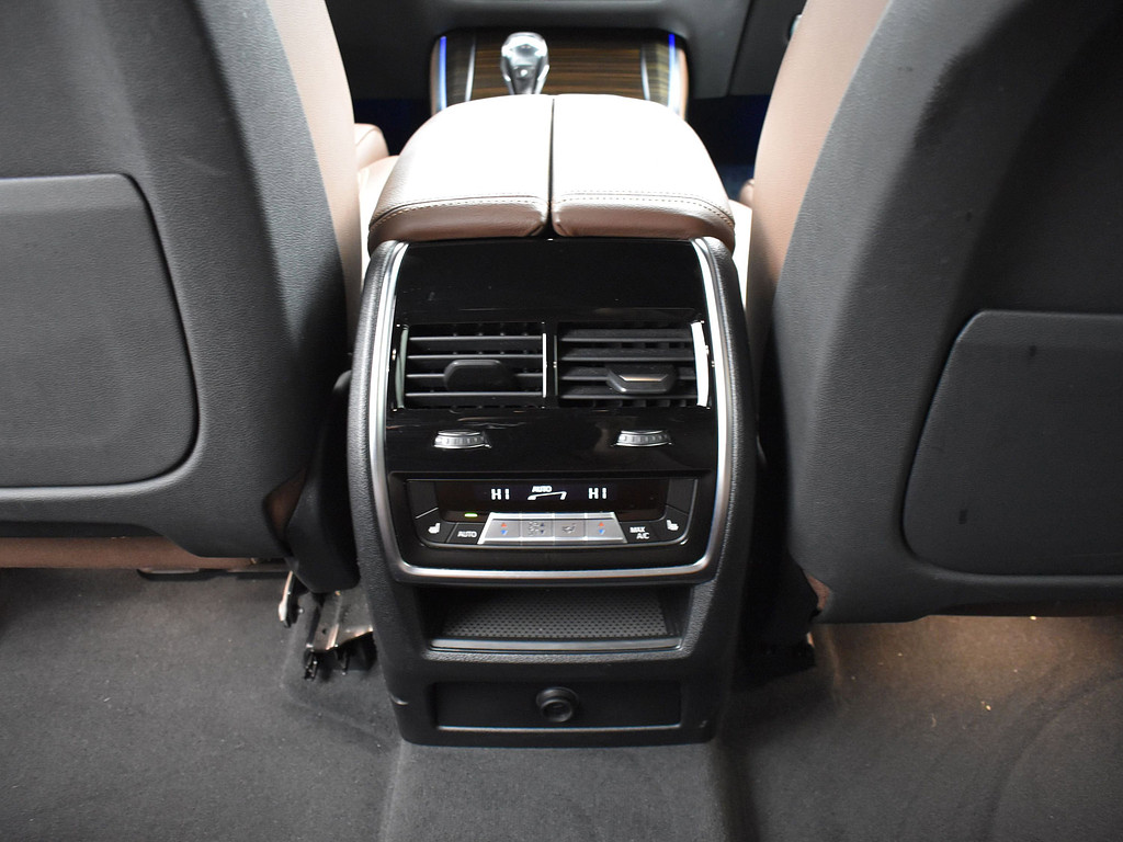 image-12 2020 BMW X5