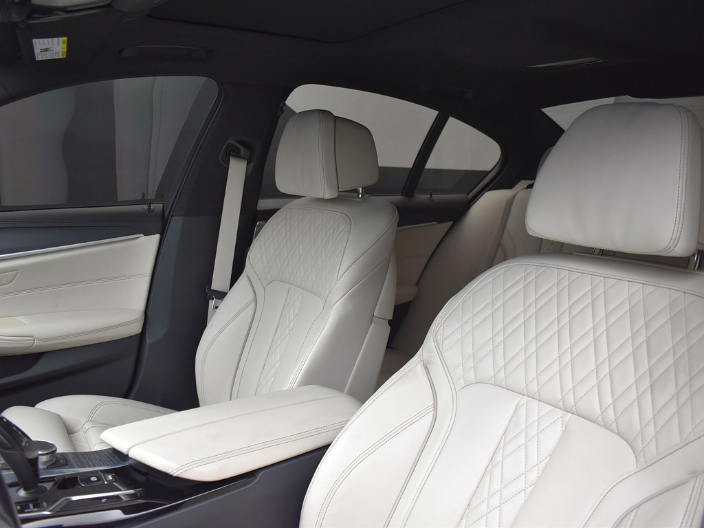 image-10 2022 BMW 5 Series