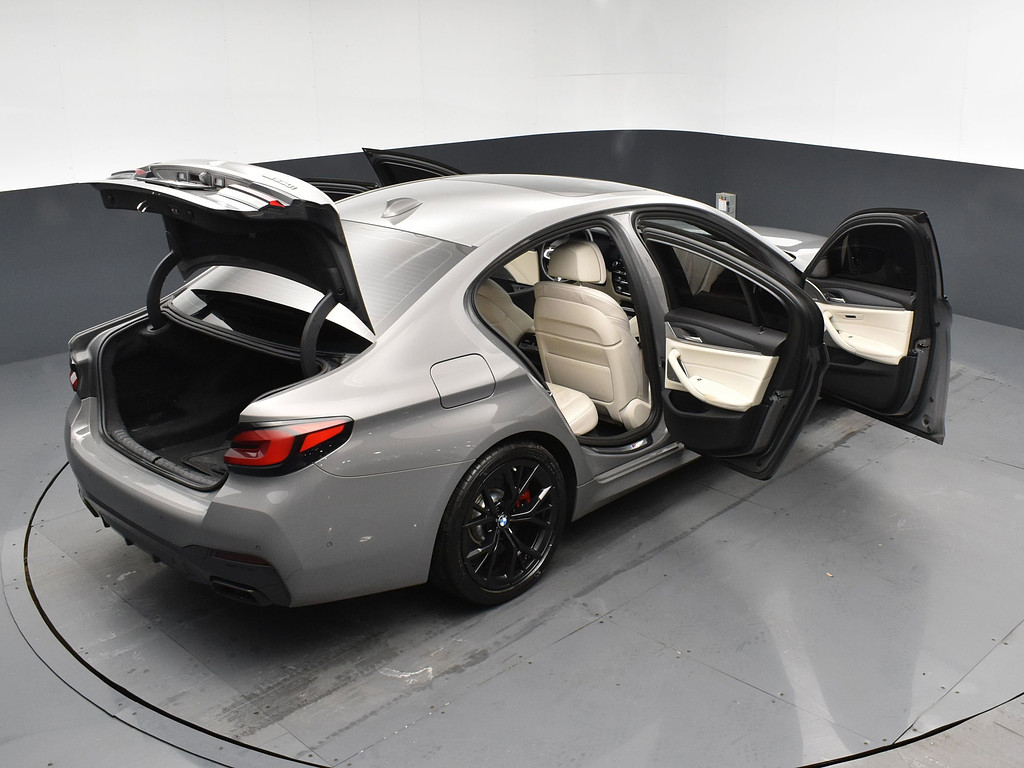 image-27 2022 BMW 5 Series