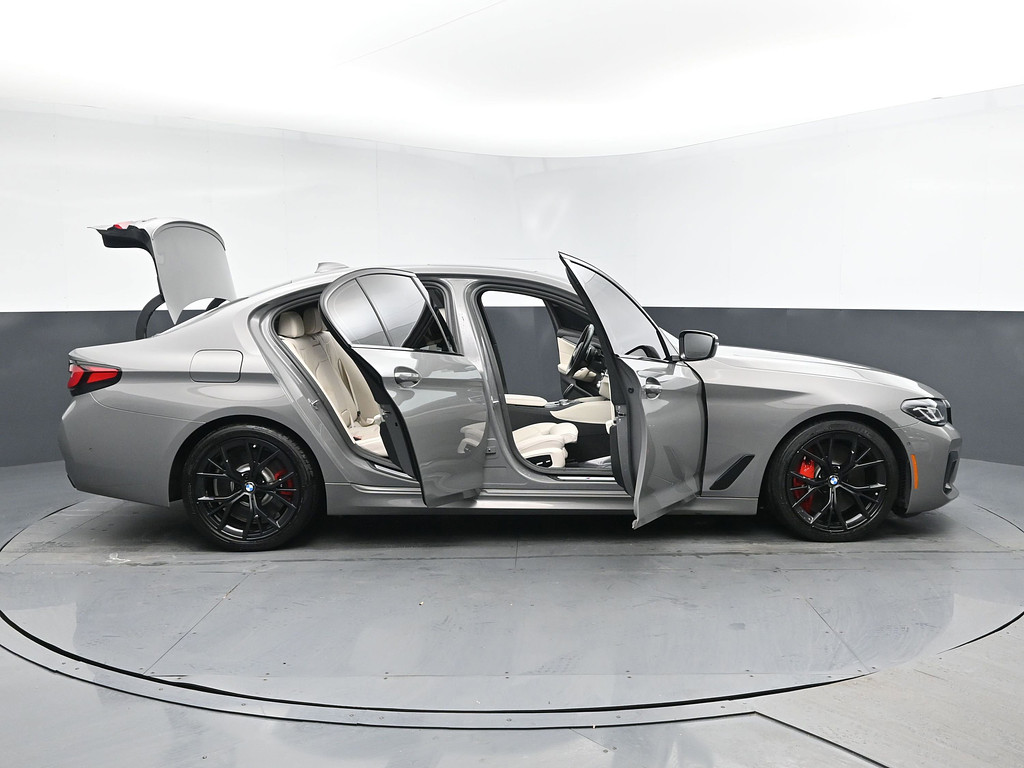 image-28 2022 BMW 5 Series