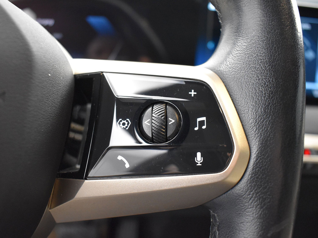 image-10 2022 BMW iX