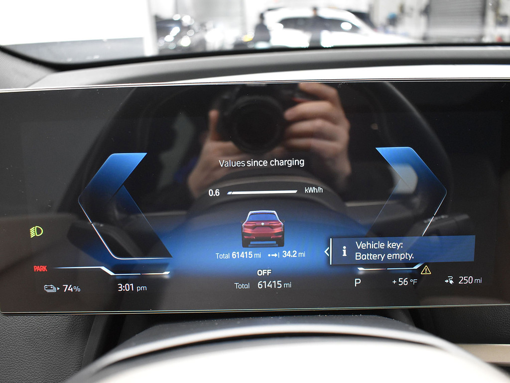 image-11 2022 BMW iX