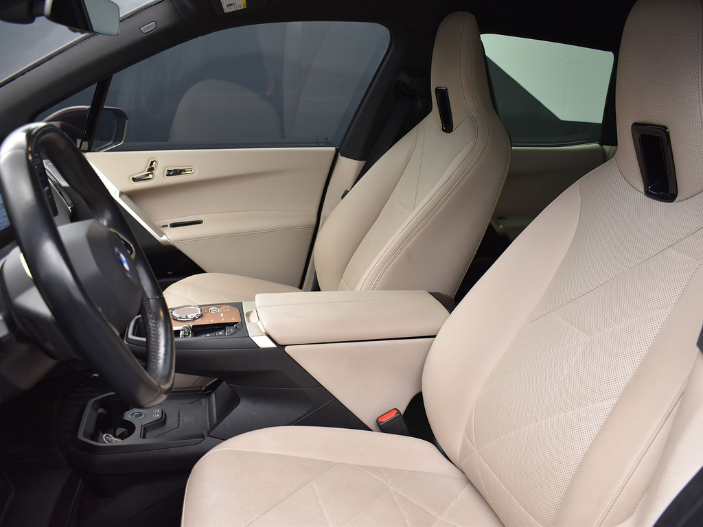 image-13 2022 BMW iX