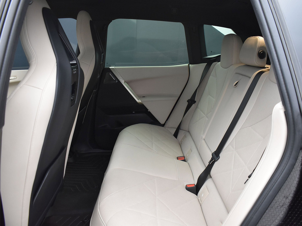 image-14 2022 BMW iX