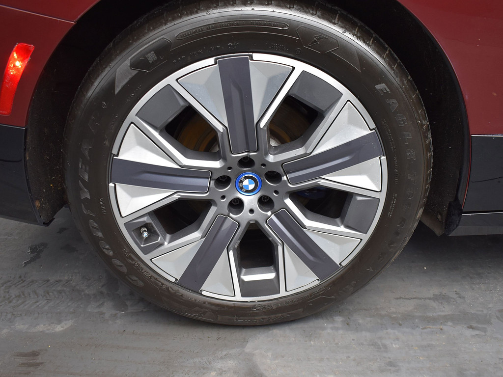 image-17 2022 BMW iX