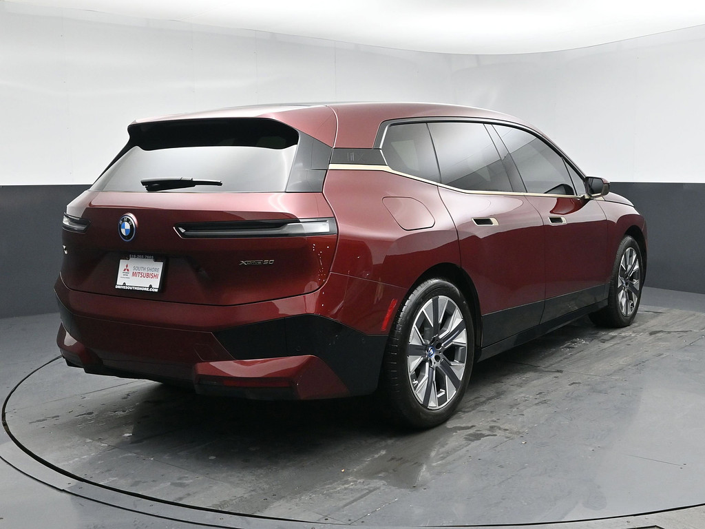 image-21 2022 BMW iX