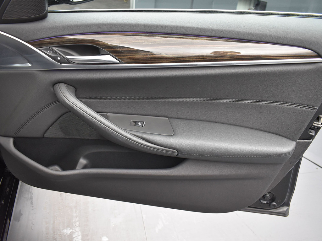 image-16 2019 BMW 5 Series